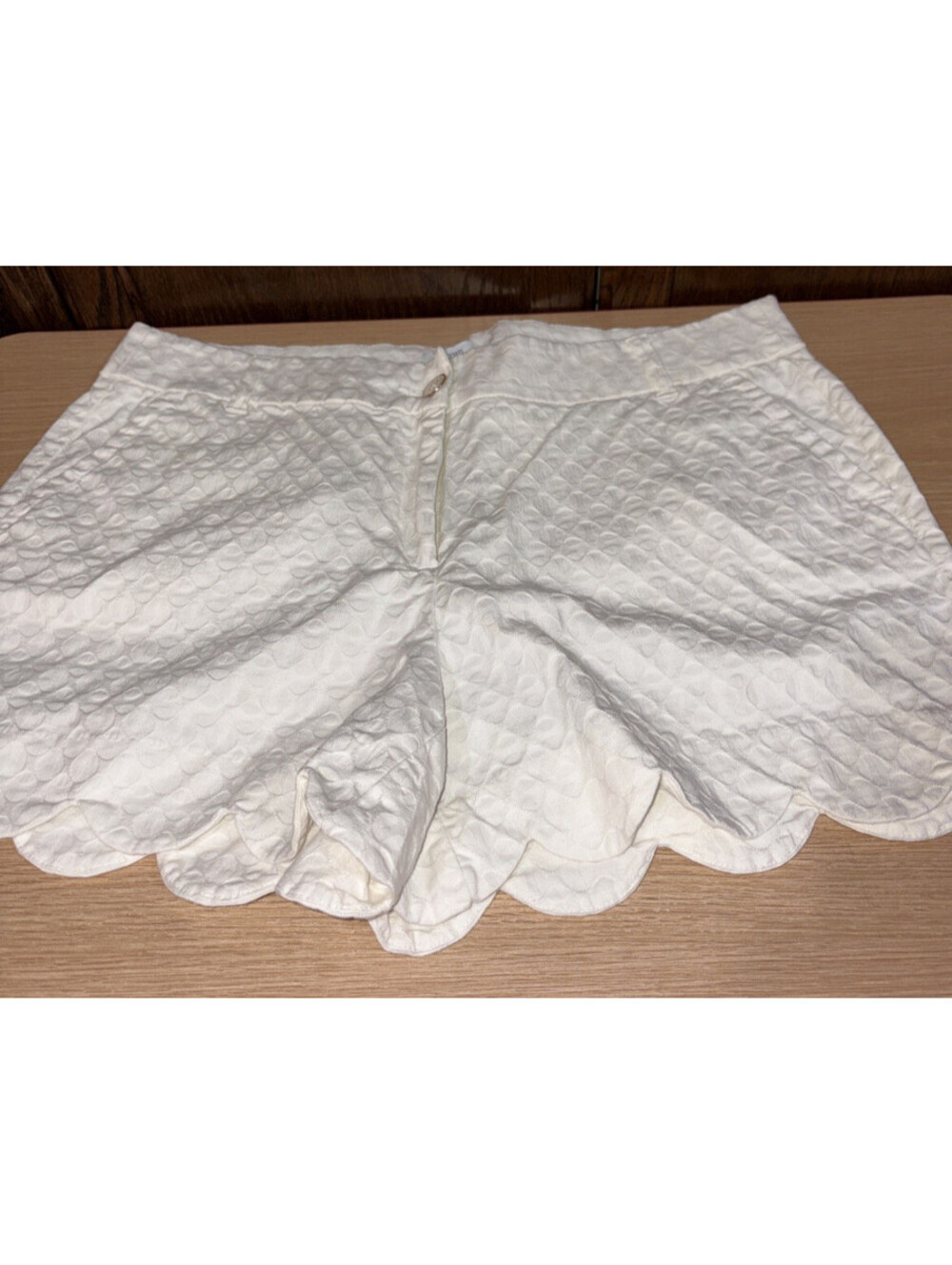 Crown & Ivy "Shelby" White Scalloped Hem Cotton + Spandex Shorts - Size 14